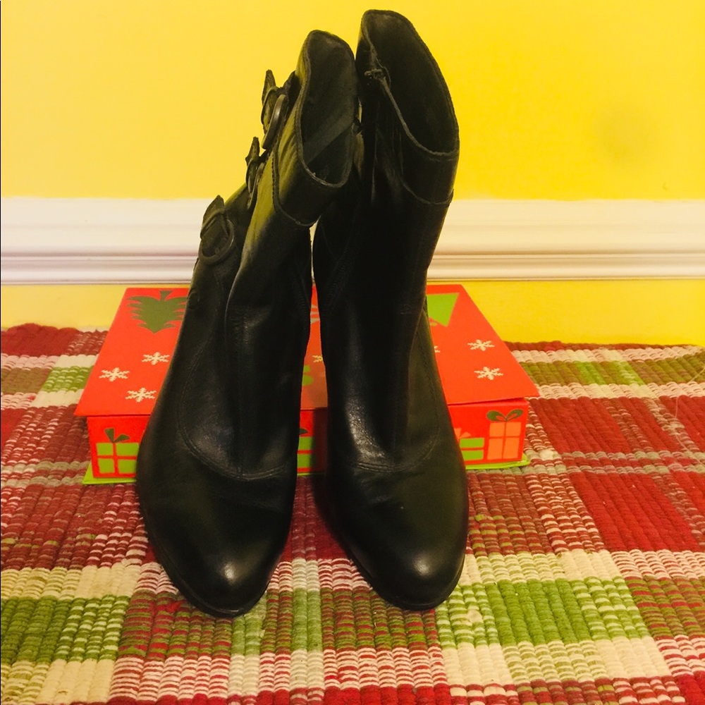 Born ankle boots black leather size 8 1/2